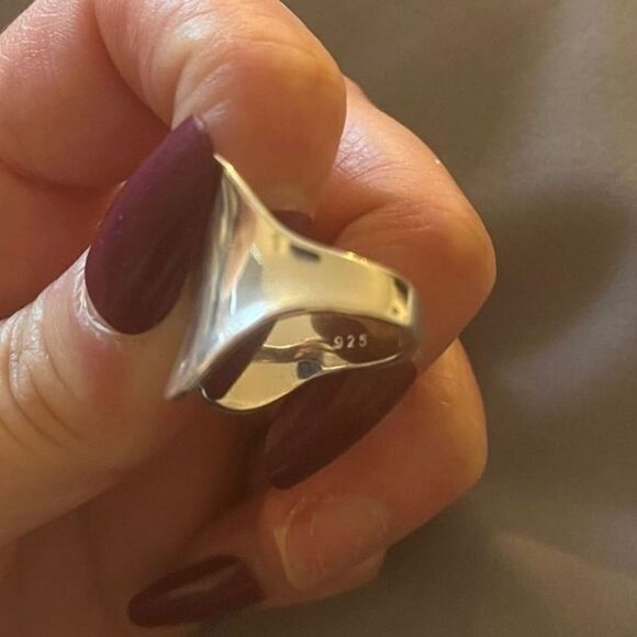 The Abstract silver cocktail ring - Picture 5 of 7